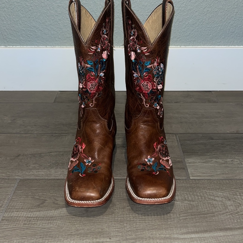 Shyanne Embroidered Cowboy Boots!